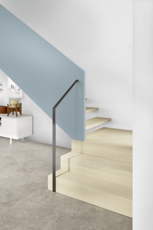 Flachstahlgeländer am Treppenpodest-Antritt